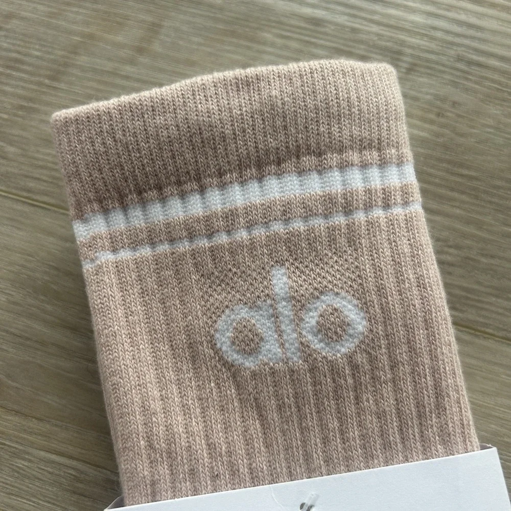 Alo Unisex Half-Crew Throwback Sock, Pink Quartz/White, Size M‎